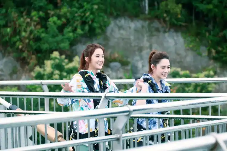 完美的夏天2twins组火锅局破冰利路修玩魔鬼秋千悟人生哲理