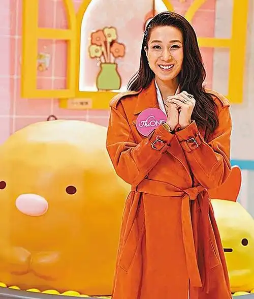 钟嘉欣被同事催促快点复工 鼠年歌影视全面发展