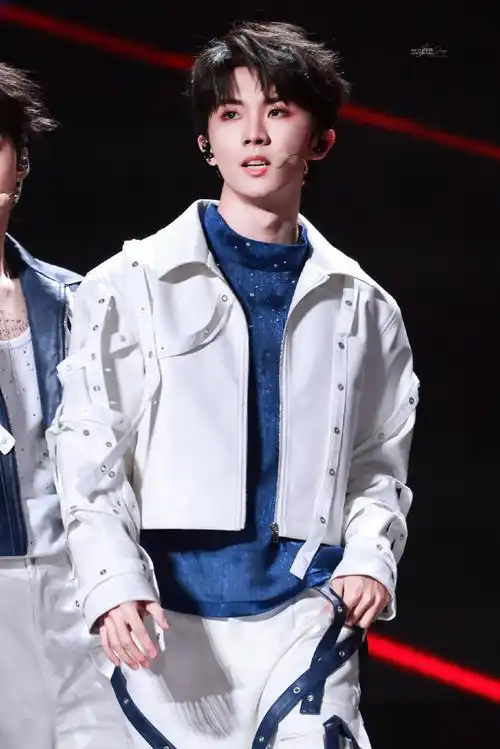 马嘉祺叁重楼暨出道四周年演唱会