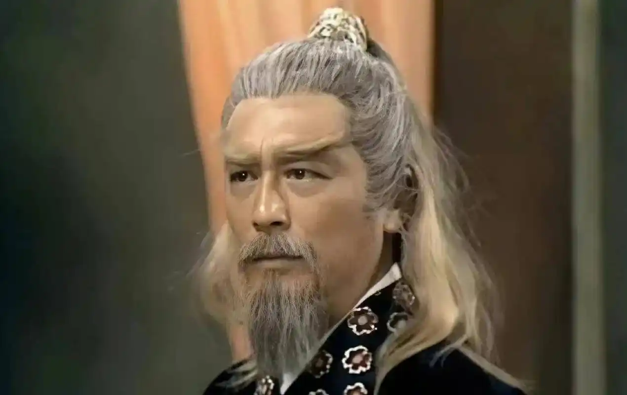 专横又霸气,慈爱又威严,桀骜不驯又深情款款,把金庸笔下的黄老邪演绎