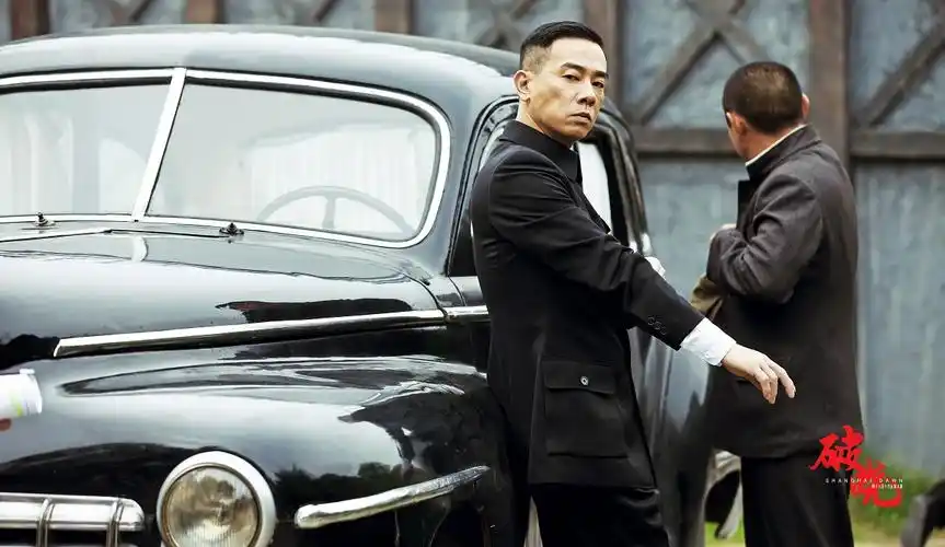 《破晓》央视热播 陈小春身份成谜引猜想