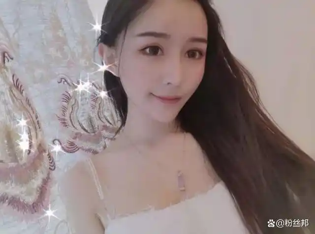 斗鱼直播平台颜值女主播"瑄璐",虽然算不上一位超人气主播,不过也是