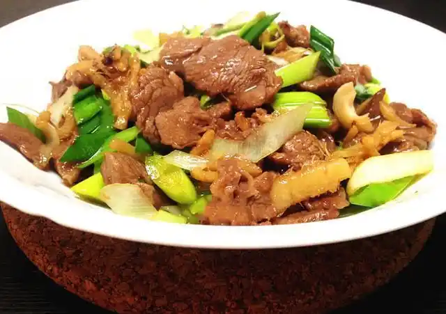 正确的葱爆羊肉做法记住1招羊肉嫩滑还不膻