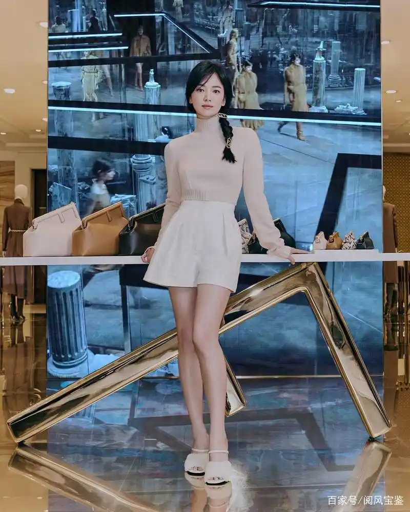 总被说矮个子,活通透的宋慧乔再亮全身照,为赵寅成鼓劲不留痕迹