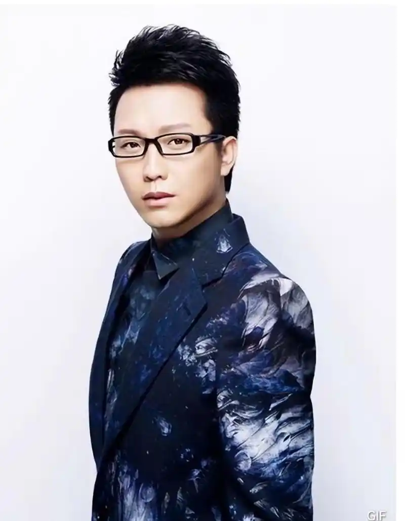 李玉刚:以《新贵妃醉酒》为引,点亮传统文化复兴之路  在浩瀚的文化