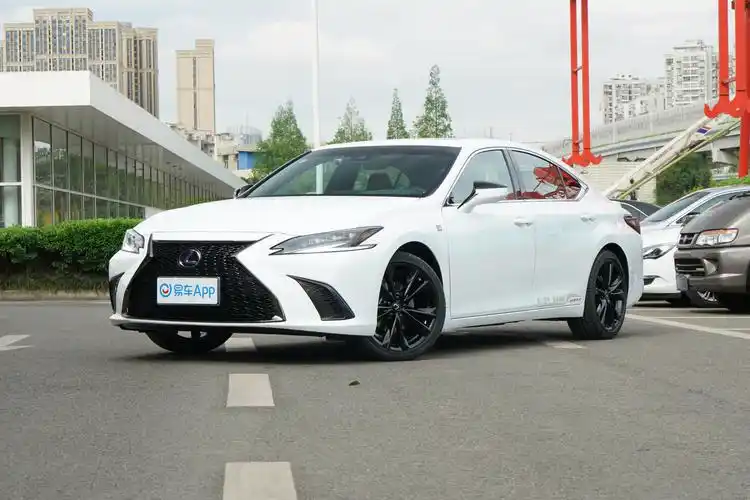 2021款 雷克萨斯es 300h f sport外观