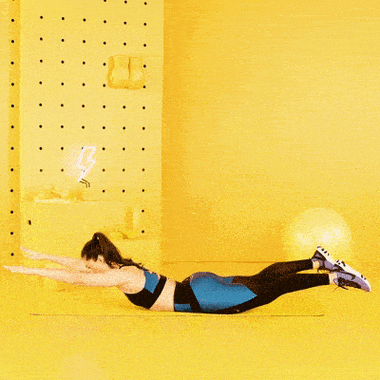 "最美星女郎"张柏芝晒健身照,年逾40岁依旧动人,身体状态极佳_动作