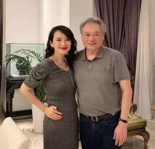 章子怡为张艺谋怀孕章子怡怀上了双胞胎