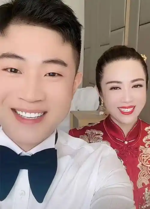 儿子看余额眼神变了:不愧是亲妈_温美玲_王小利_二人转