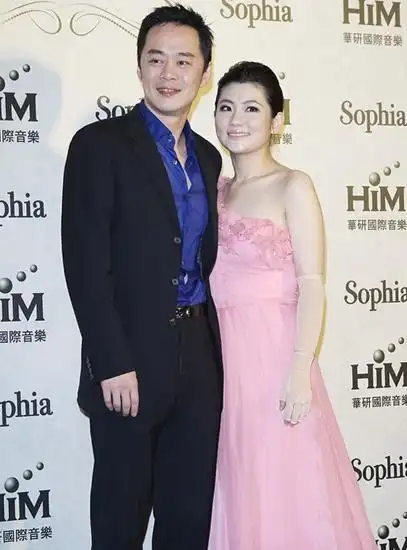 任爸避谈selina老公绯闻:感恩关心,祝福平安