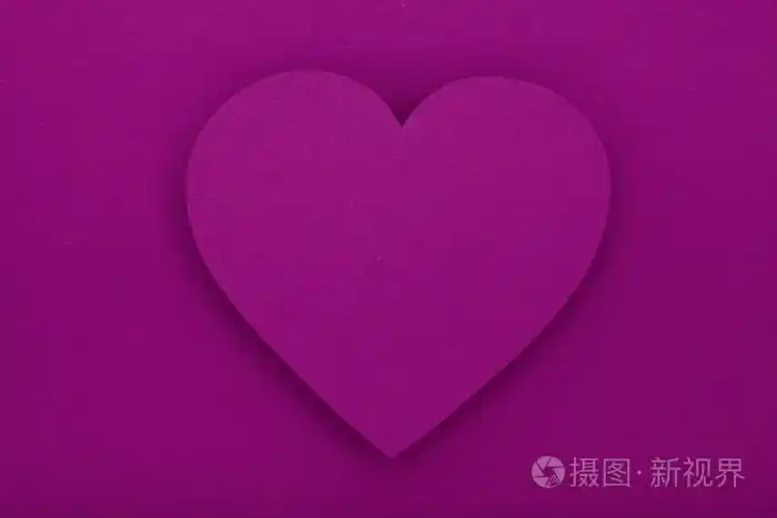 紫色纸心与阴影