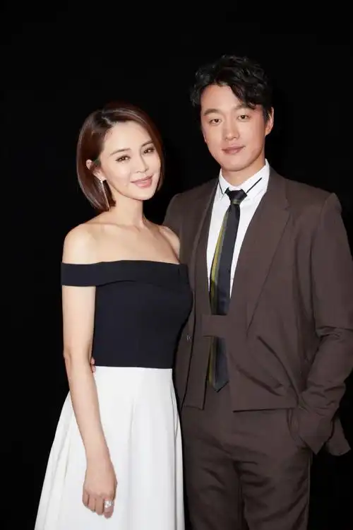 佟大为老婆居然是她!身材出众气质大方【爱哟网】