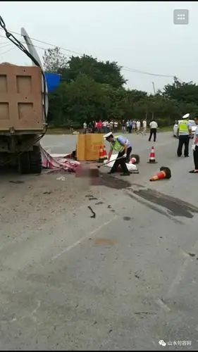 句容下蜀一摩托车车主被碾压身亡,现场惨不忍睹