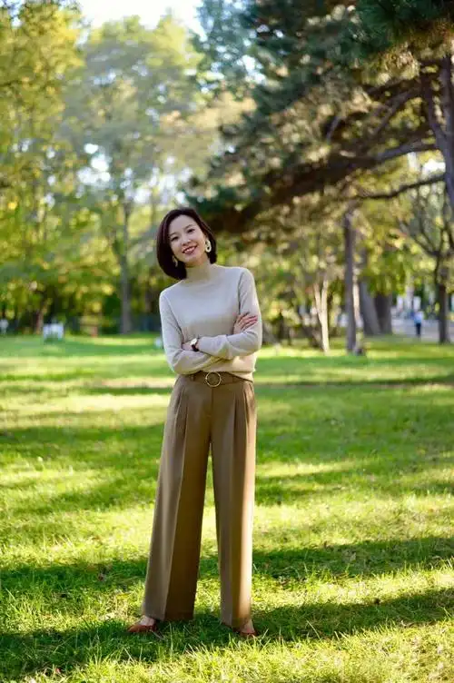 这位日本妈妈的穿搭火了!40岁女人这样穿,美过同龄人