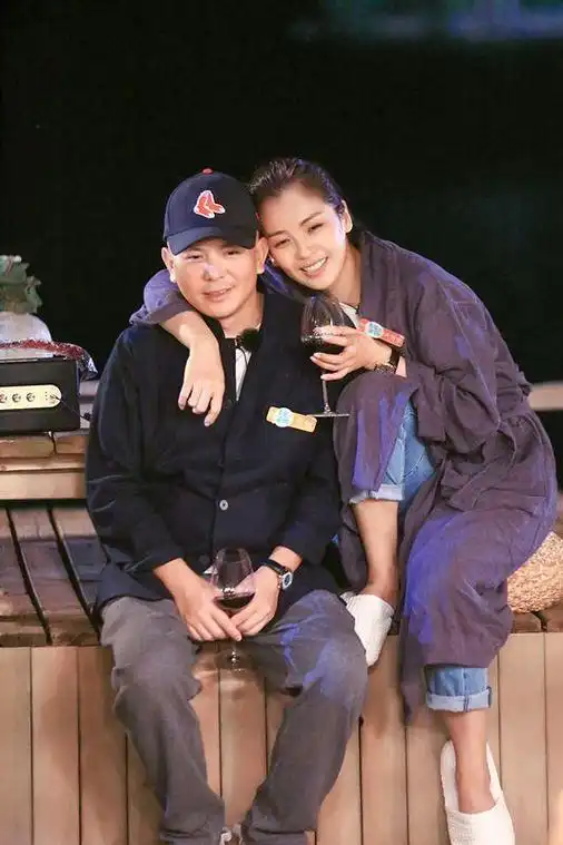 刘涛晒自拍合照为老公庆生,两年都称王珂为"小p孩"