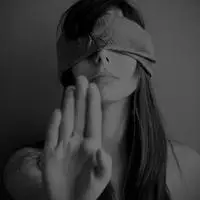 有么有更这个头像差不多的另一半的头像呐.静等