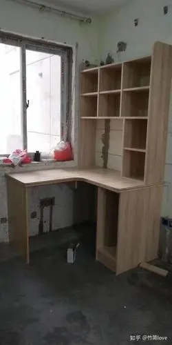 木工师傅作品转角书桌顶部预留了挂机空调的位置这个免漆板的颜色很多