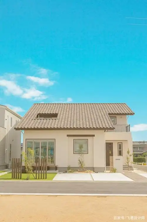 这栋日式风格的两层别墅,独门独栋,室内装修风格简约温馨.