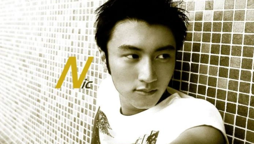 02 谢霆锋年轻时的演艺生活却充满了波折.