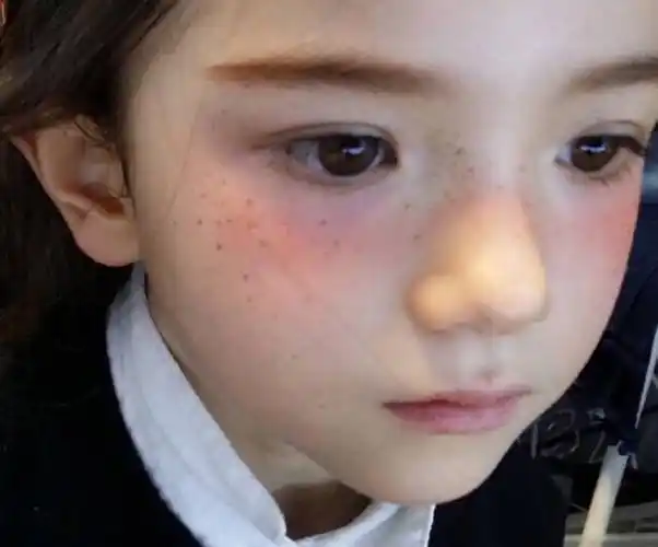 雀斑很惊艳?这才是从画里走出来的小仙女