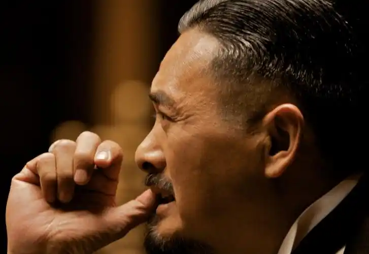 《让子弹飞》:不仅仅是喜剧,更深刻地揭示了权力和理想的冲突_姜文