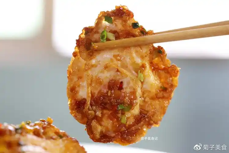 教你蒜香荷包蛋的家常做法,外酥脆内鲜嫩,省事好做,孩子吃得香