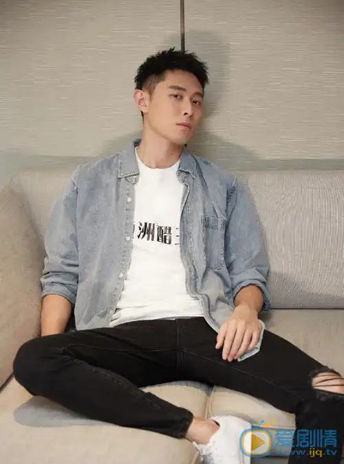 买超个人资料简介_买超图片写真_生活照_家庭背景-明星库