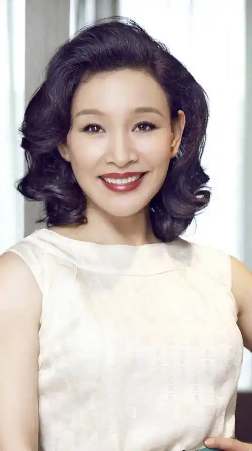 演员陈冲:当红时远走国外,在餐厅当服务员,他们不相信我是影后_电影_