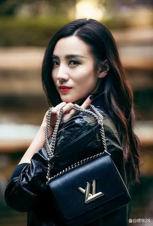 娱乐圈的时间管理大师非宋佳莫属,拍一部戏换一个伴侣,遇到同时拍几部