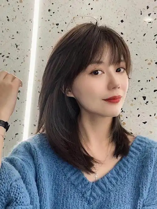 发型很百搭,适合学生,上班族,宝妈等等～~简约大方,很好打理,自然吹干