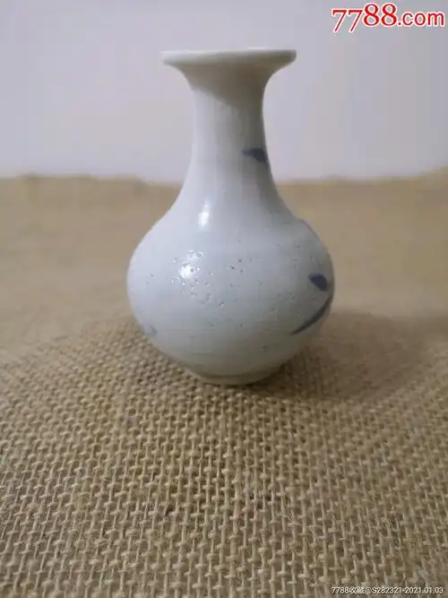 首页 拍卖 青白瓷/影青瓷 >> 明末清初德化窑花卉纹青花瓶