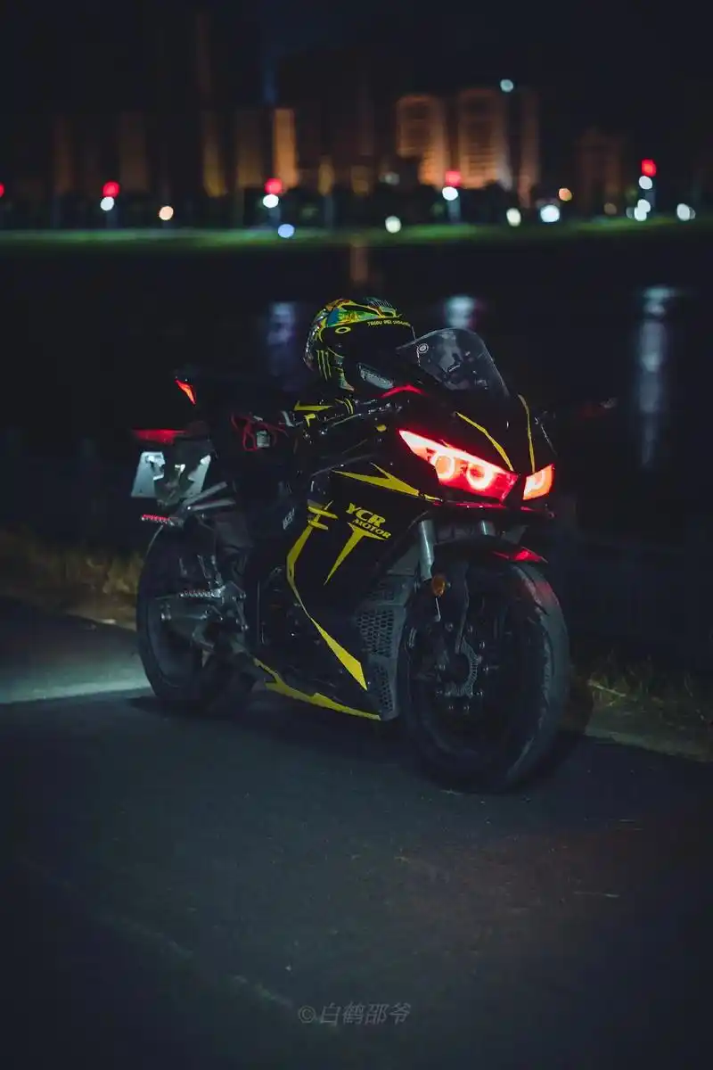 刀锋400 #插花党 #高清机车美图 等我休息一会儿再想办 - 抖音