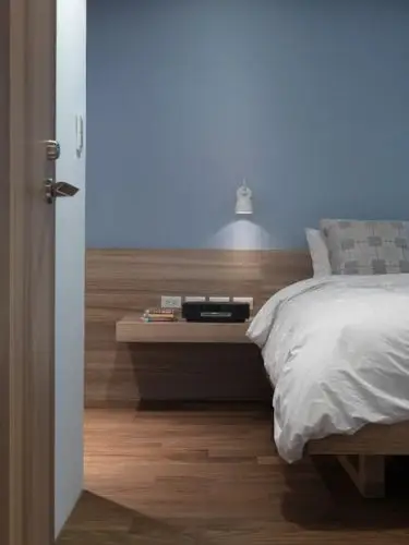 极致简约创意灰蓝色卧室装修图_装修之家装修效果图