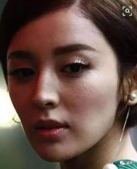 修图师都把酒窝修没了,网友:那么深的酒窝都能p没?