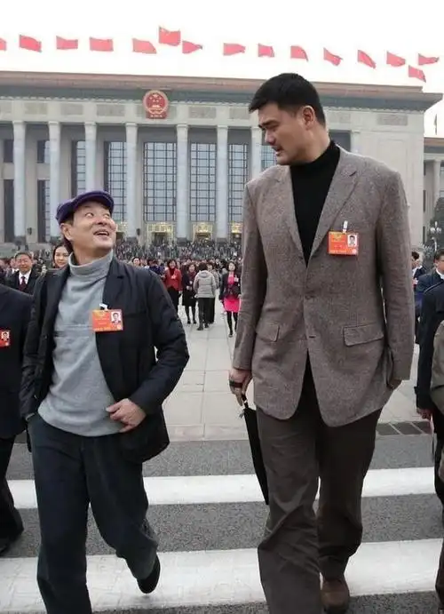 情何以堪!姚明6岁女儿的身高已经超过33岁郭敬明