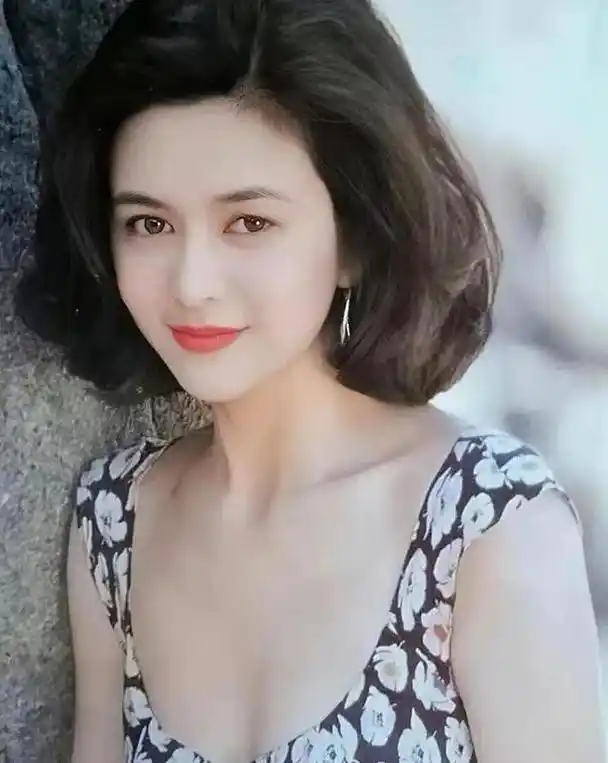 关之琳魅力有多大看完她的泳衣剧照终于明白啥叫女人味