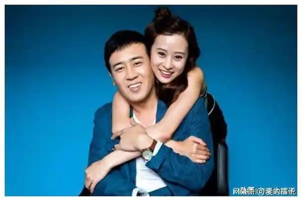 大器晚成戏外的于和伟是个非常有意思的中年男子,他英年早婚,和妻子