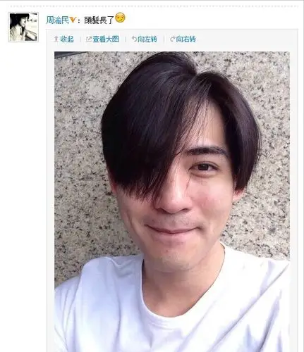 周渝民暖男自拍"花泽类"附身 长发遮眼露笑容