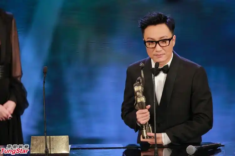 郑中基摘得最佳男配角奖 数度哽咽难掩激动之情