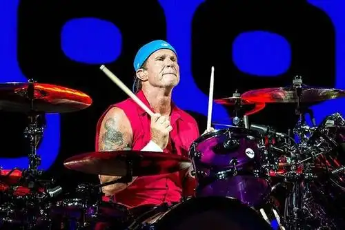 世界排名前20的鼓手:第一名手断成四节还在坚持演奏