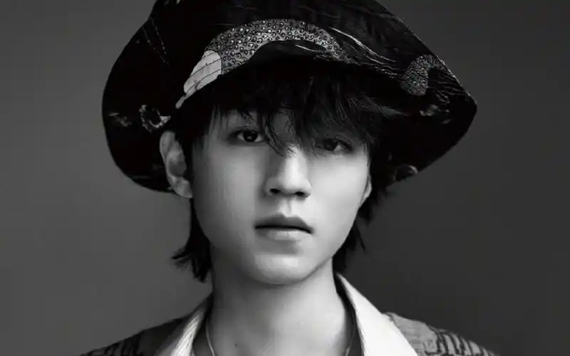 王俊凯高冷酷帅时尚休闲写真,大陆明星-回车桌面