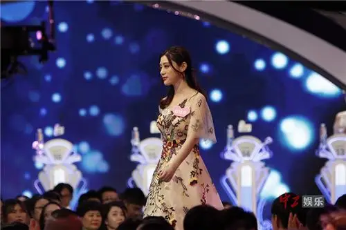 超级明星脸登《非诚勿扰》 候场女嘉宾冲上台告白