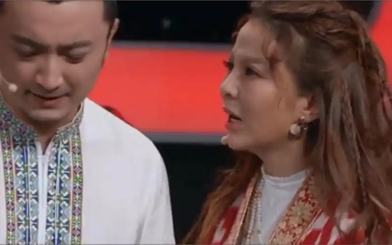 尼格买提和朱迅的年龄差距拍这种音乐剧有点意思哈哈哈