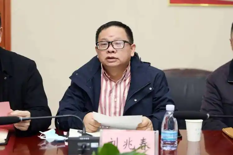 杨土保书记一行7人表示欢迎,并向来访人员一行简要介绍了单位的基本