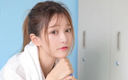 青春活力运动服美女图片壁纸(6/9)