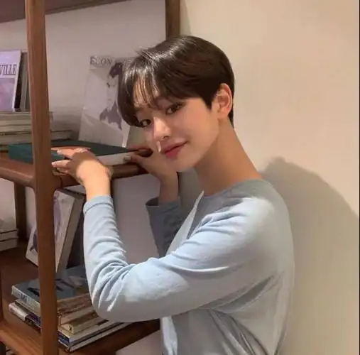 露耳超短发减龄绝对的神