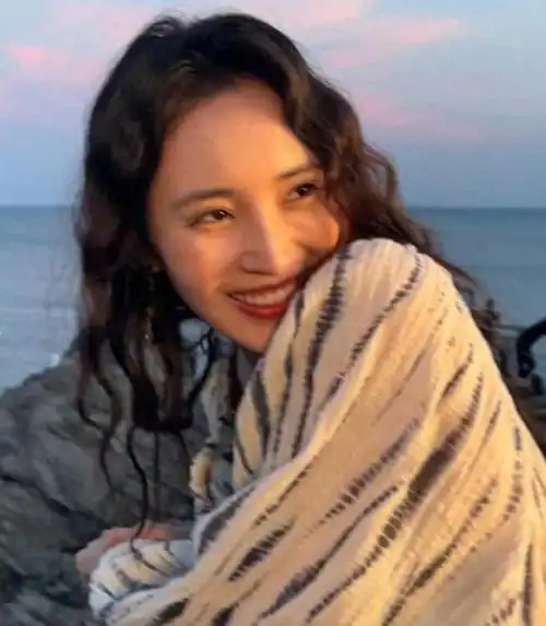 30岁王紫璇恋情公布后现身手腿上伤痕明显身形臃肿如胖50斤