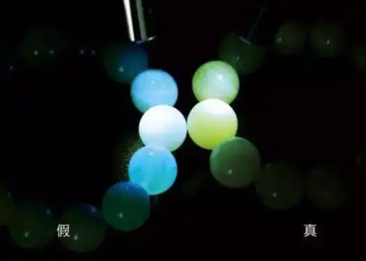 天然蜜蜡紫光灯下图片欣赏蜜蜡紫光灯鉴别图