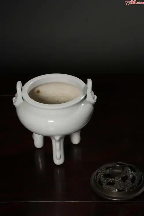 德化窑白瓷兽耳三足香炉原配铜盖