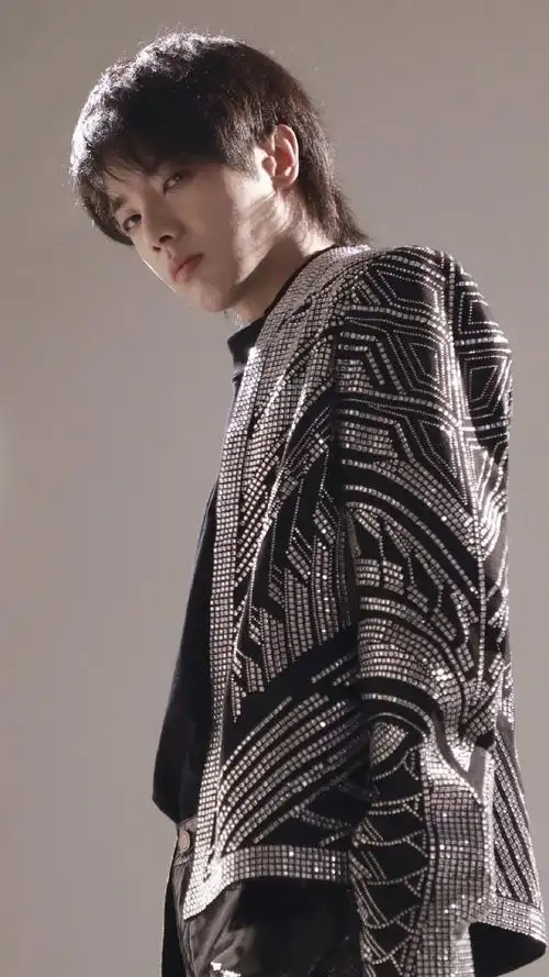 顶级前卫歌手华晨宇绝美西装图片绝对有你没见过的